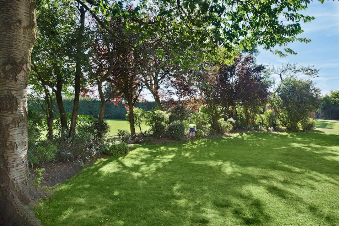 The Pheasantry Bed & Breakfast Уимъндхам Екстериор снимка